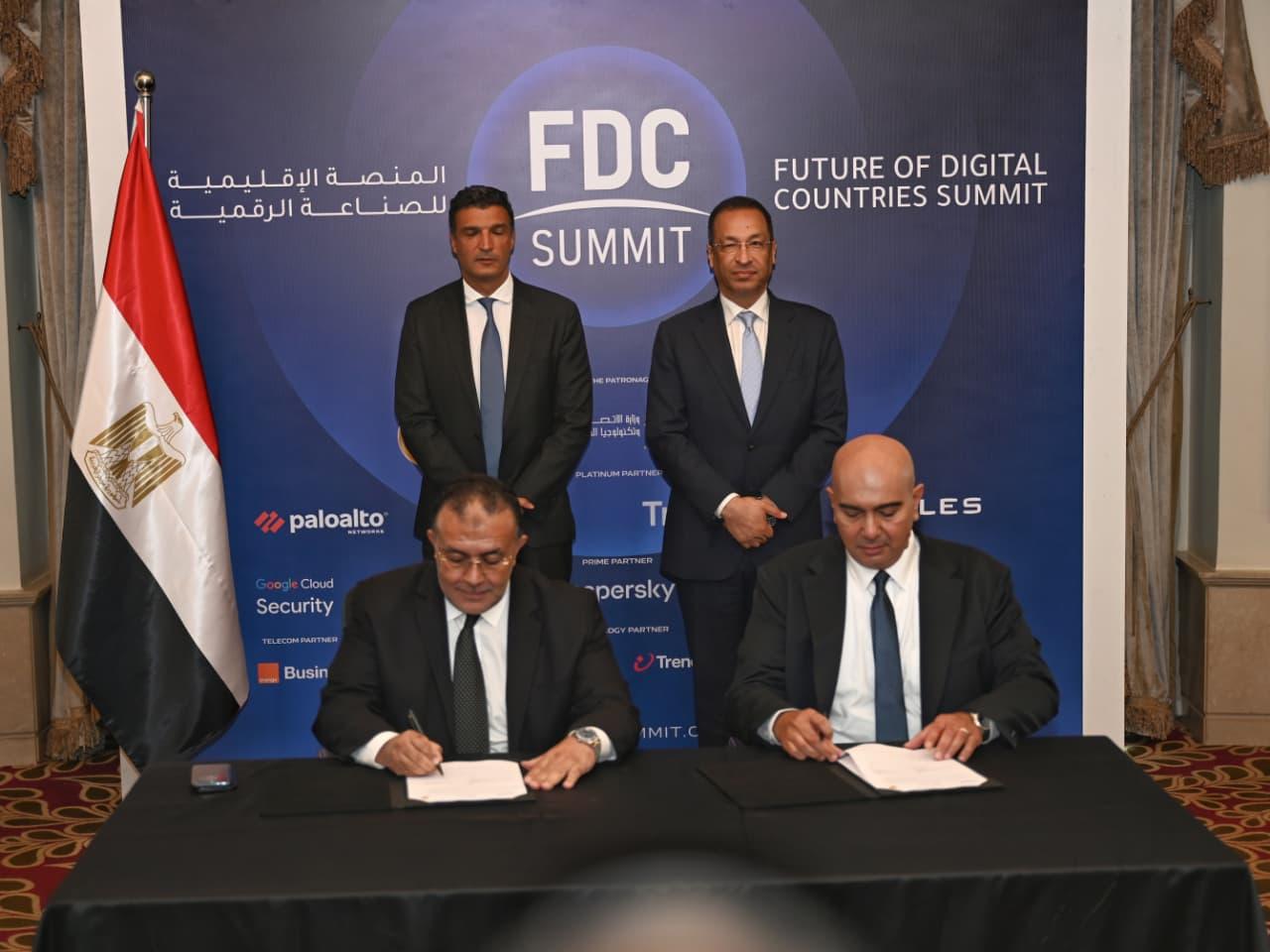وزيرا الصناعة والاتصالات