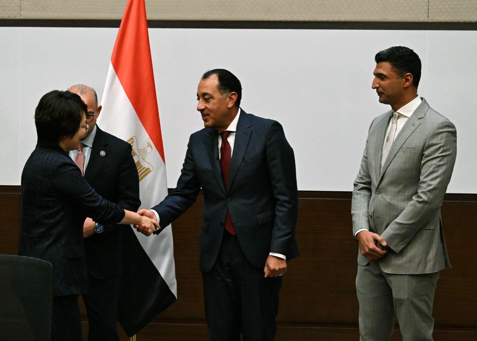 توقيع مذكرة تفاهم لإنشاء قاعدة لتخطيط وإنشاء مصانع السيارات في مصر