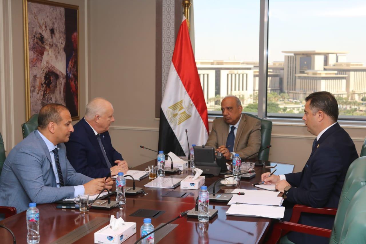 اجتماع وزير الكهرباء