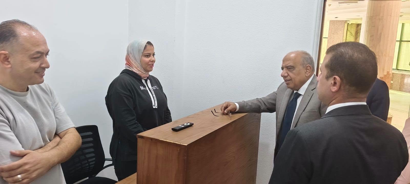 وزير الكهرباء